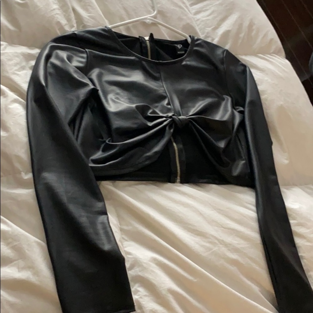 Long sleeve crop